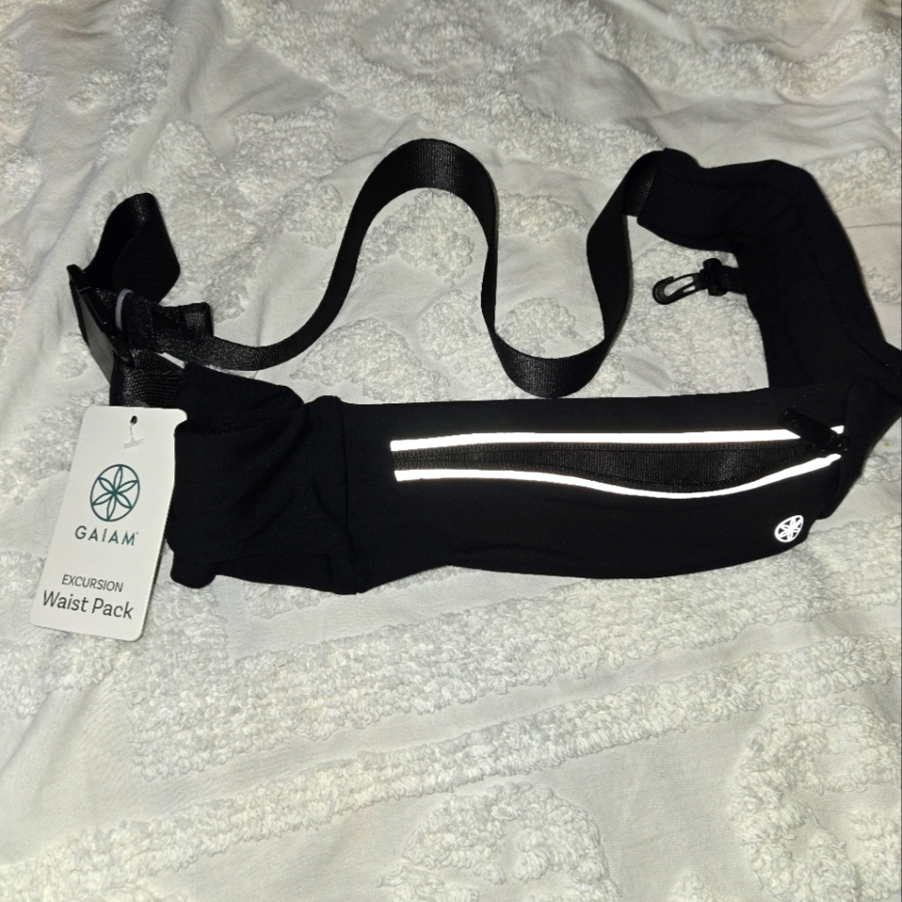 NWT GAIAM Black Excursion Waist Pack - Picture 1 of 9
